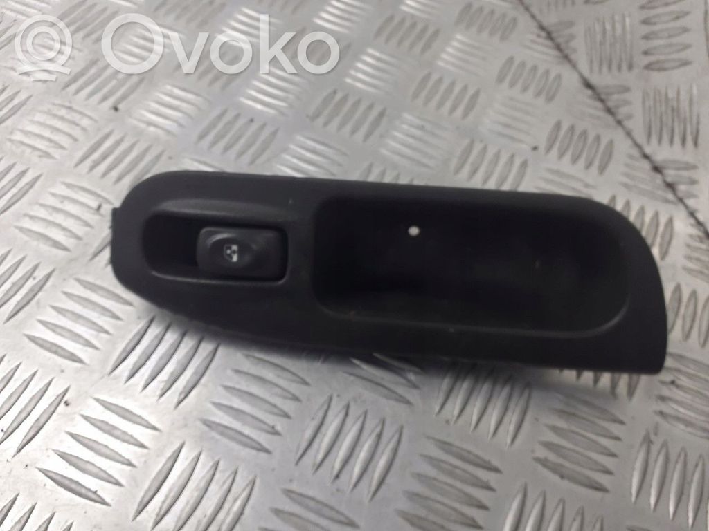 Interruptor de la ventanilla de ventilación   7700431172