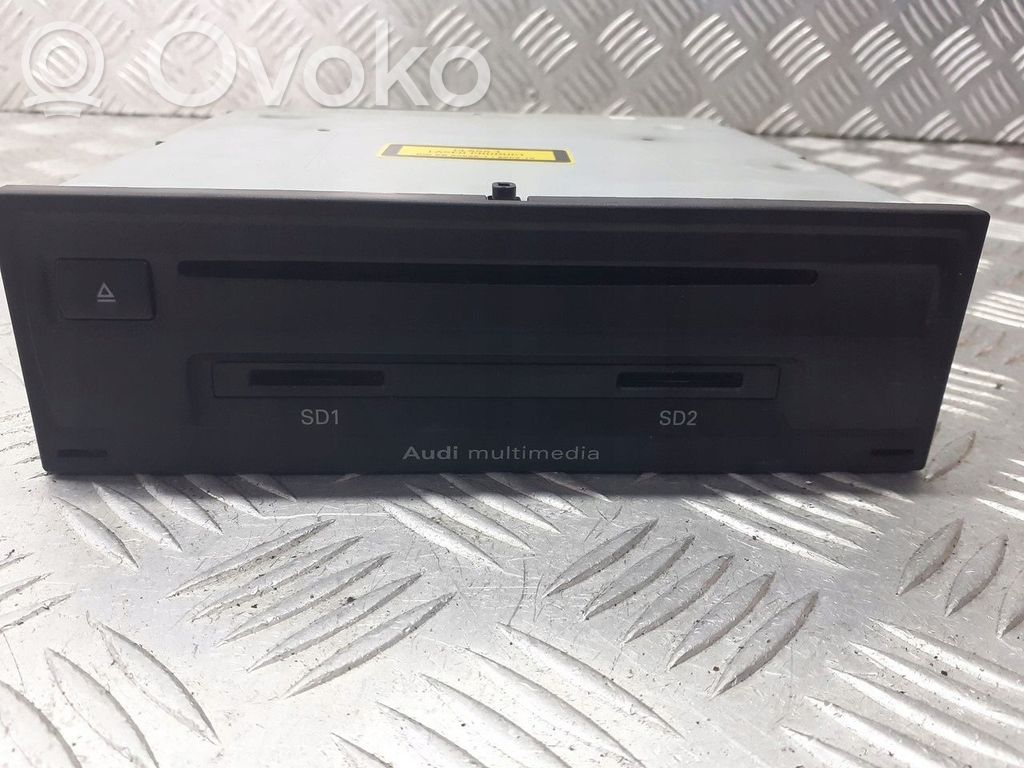 Panel / Radioodtwarzacz CD/DVD/GPS   4E0035652D