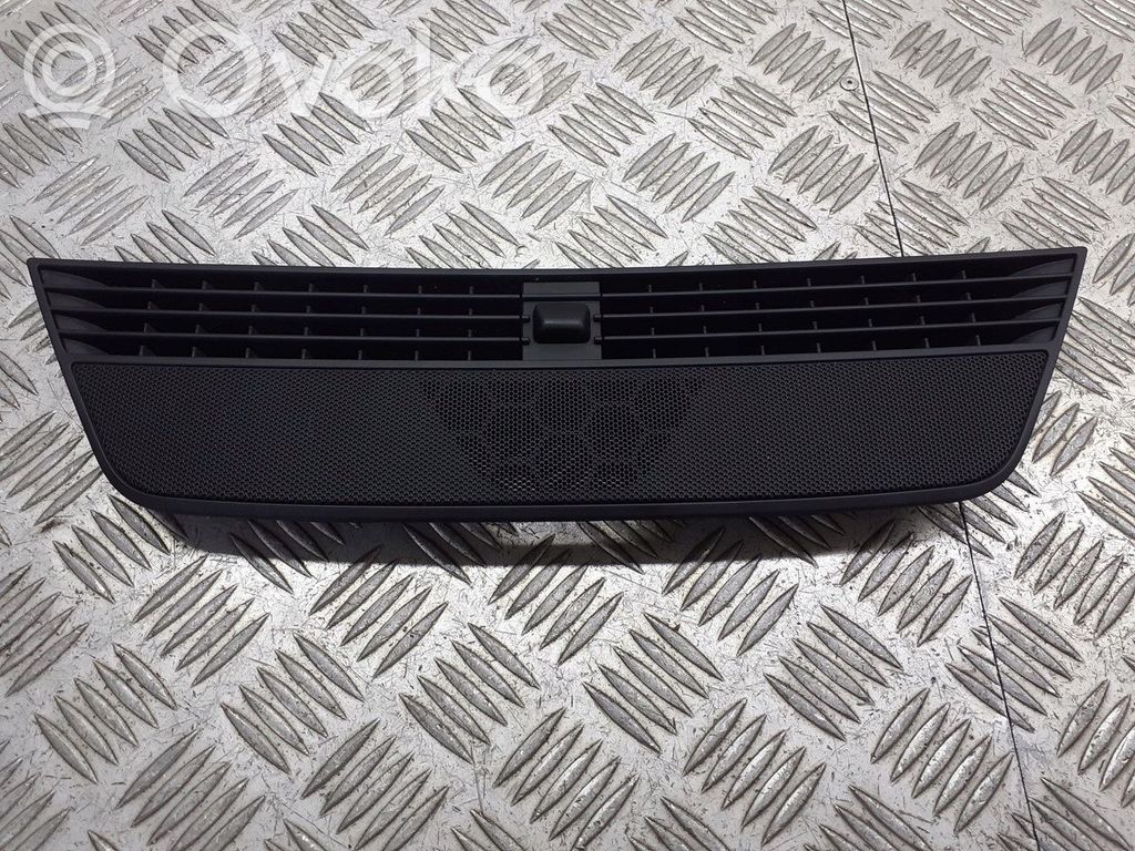 Seat Exeo (3R) Lango oro grotelės 