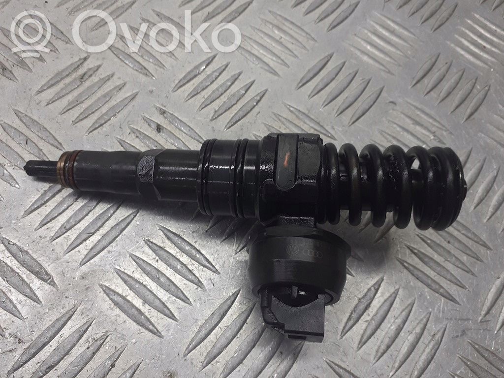 Inyector de combustible   038130073AC