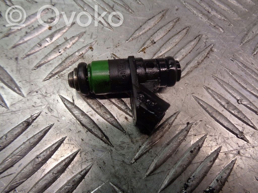 Inyector de combustible   03E906031