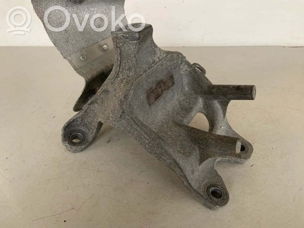 Audi Q7 4M Engine mounting bracket 