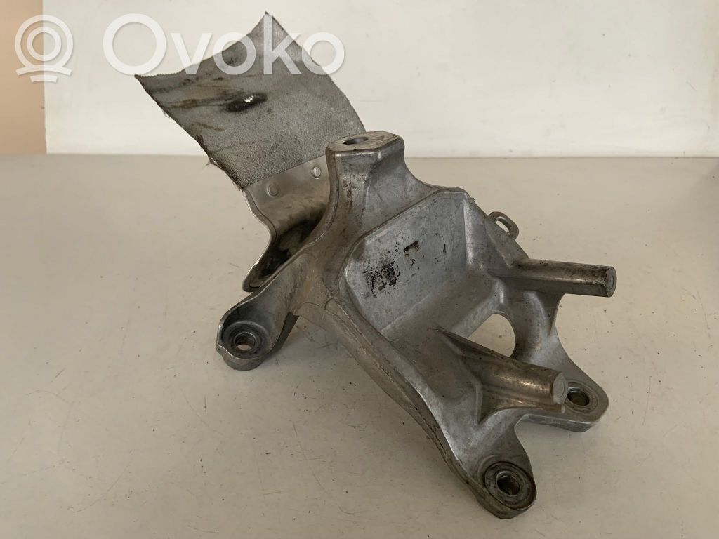 Audi Q7 4M Engine mounting bracket 