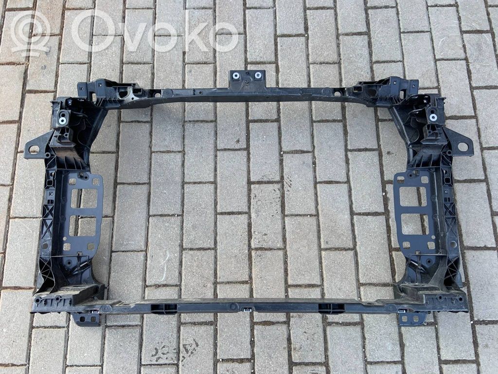 Audi RS Q8 Pas przedni 