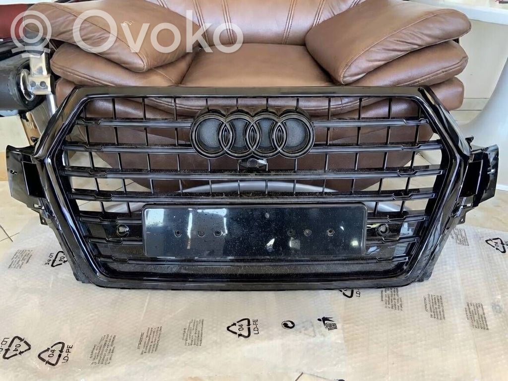 Audi Q7 4M Maskownica / Grill / Atrapa górna chłodnicy 
