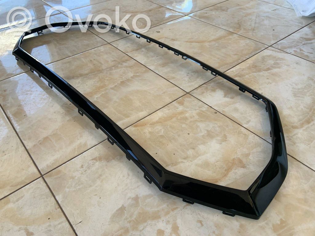 Audi Q3 F3 Maskownica / Grill / Atrapa górna chłodnicy 