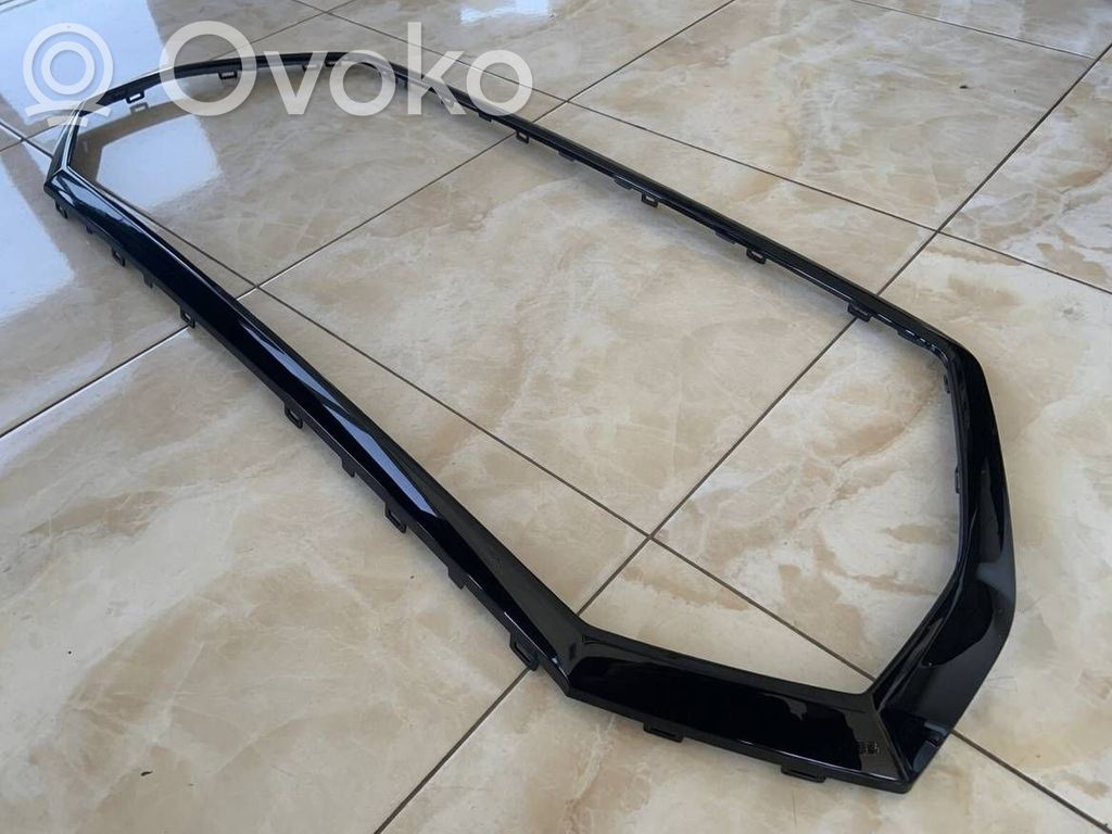 Audi Q3 F3 Maskownica / Grill / Atrapa górna chłodnicy 