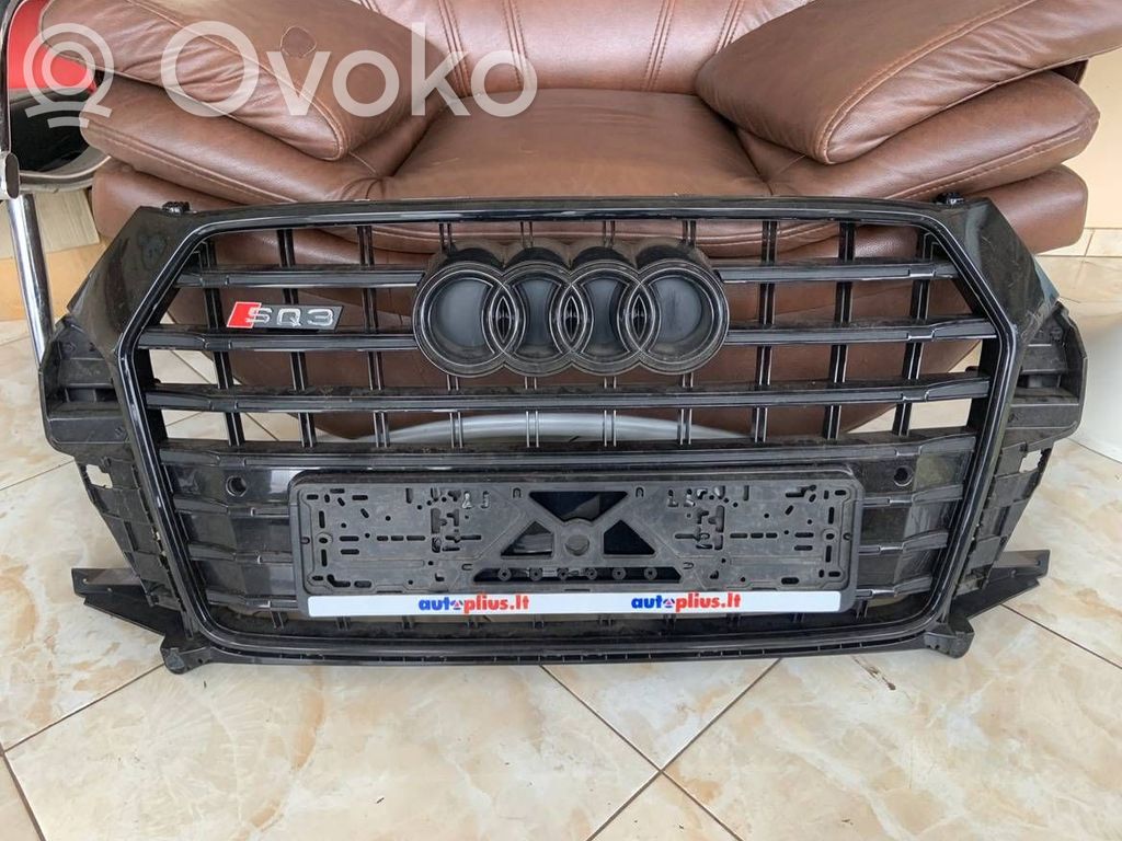 Audi Q3 8U Rejilla superior del radiador del parachoques delantero 