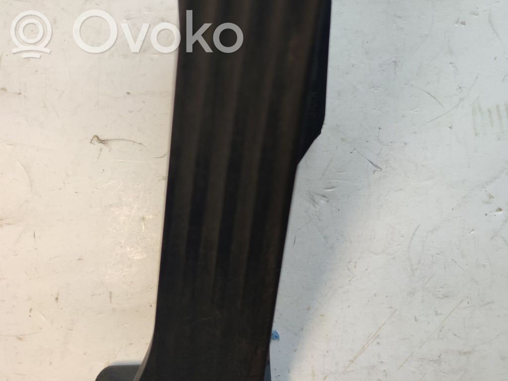 Accelerator throttle pedal   6793742,12037313