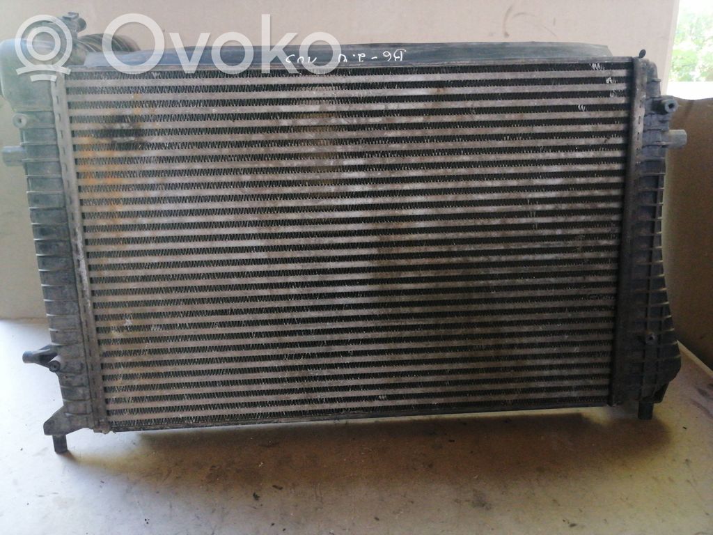 Volkswagen PASSAT B6 Interkūlerio radiatorius 