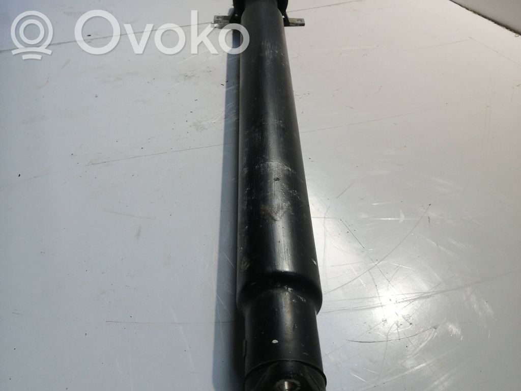 BMW 5 E60 E61 Kardanas komplekte 