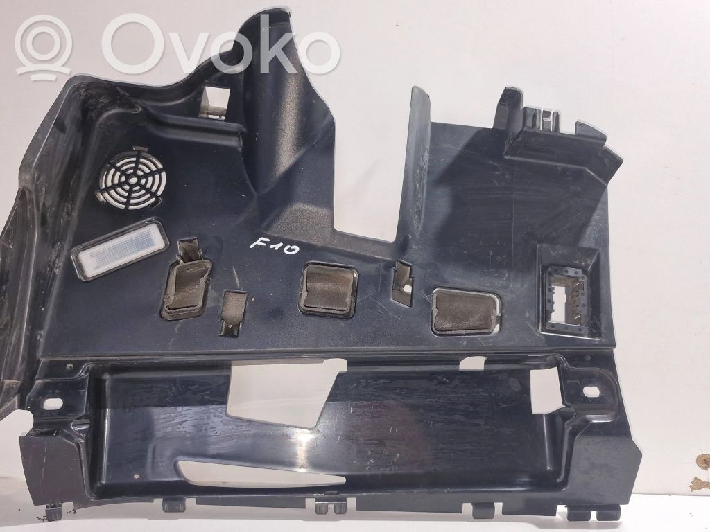 BMW 5 F10 F11 Element deski rozdzielczej / dół 