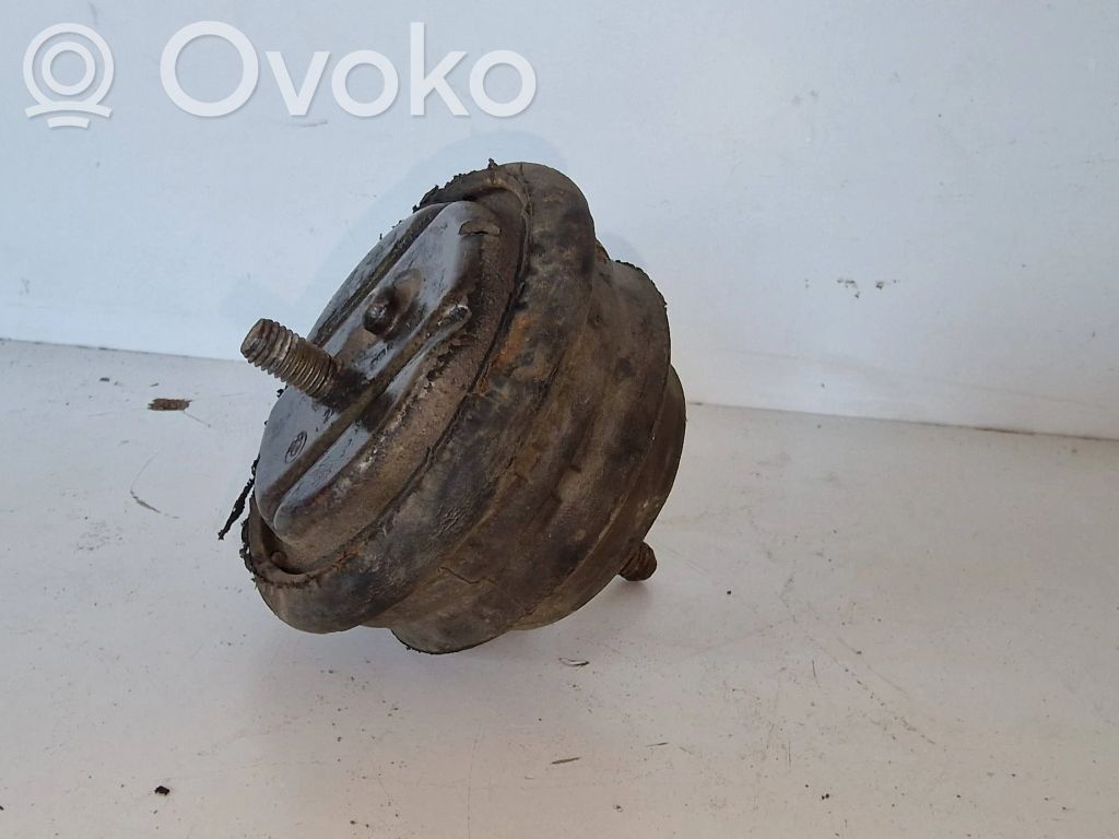 Moottorin kiinnikekorvake   1095517