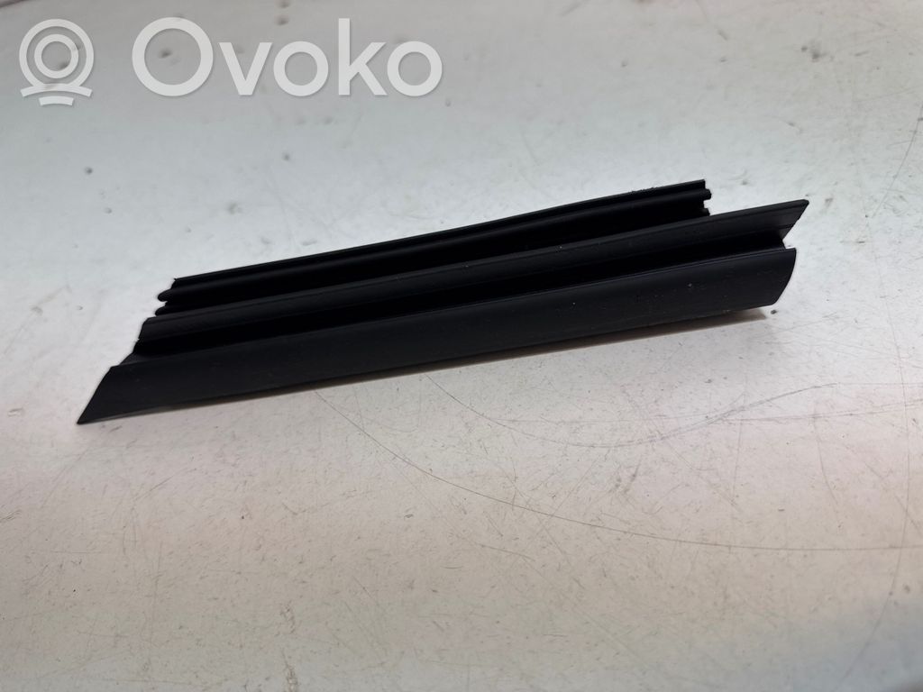 BMW 7 G11 G12 Gumowa uszczelka szyby drzwi tylnych 