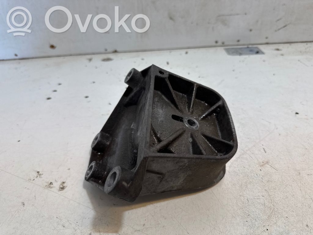 Volvo XC90 Gearbox mounting bracket 