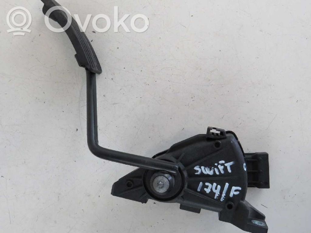 Suzuki Swift I Akceleratoriaus pedalas 