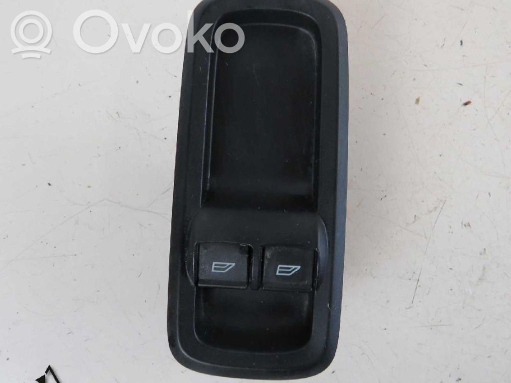 Ford Fiesta Przyciski szyb 