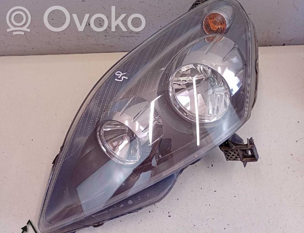Opel Zafira B Lampa przednia 