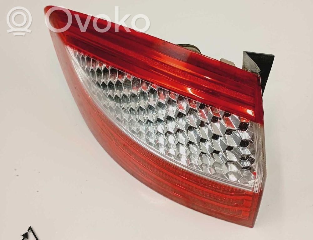 Ford Mondeo MK IV Lampă spate în caroserie 