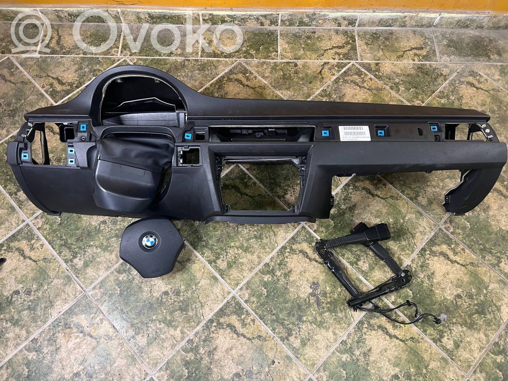 BMW 3 E90 E91 Panelis 
