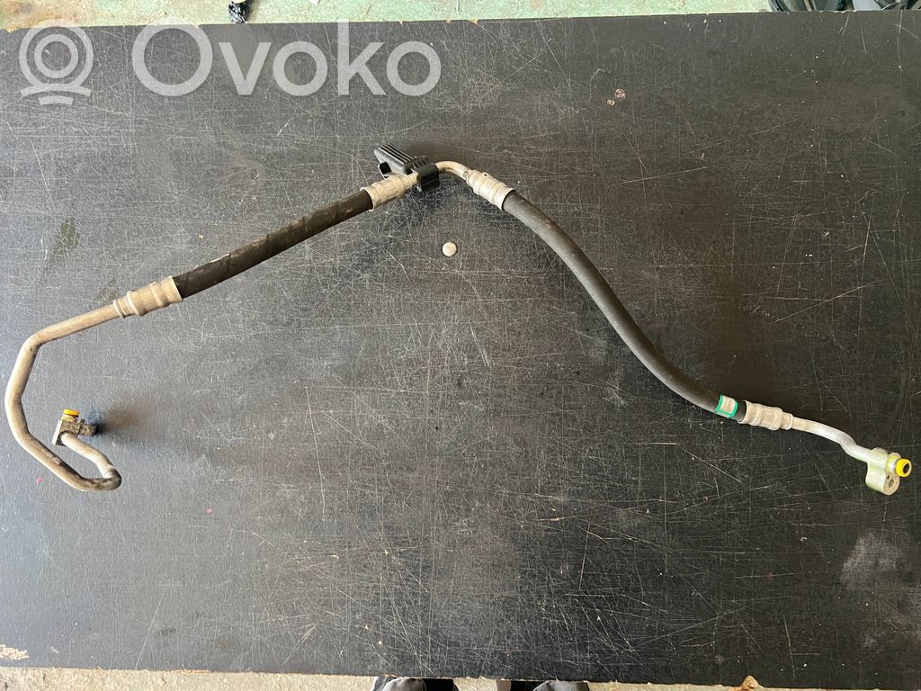 BMW 3 E90 E91 Ilmastointilaitteen putki (A/C) 