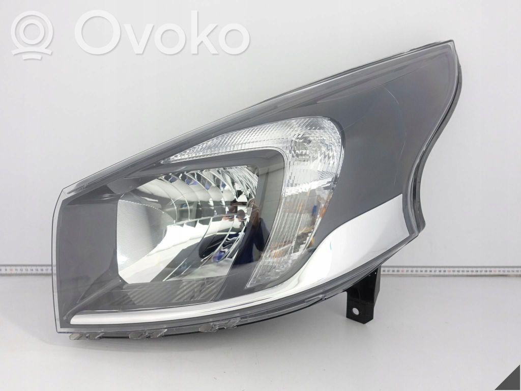 Opel Vivaro Phare frontale 