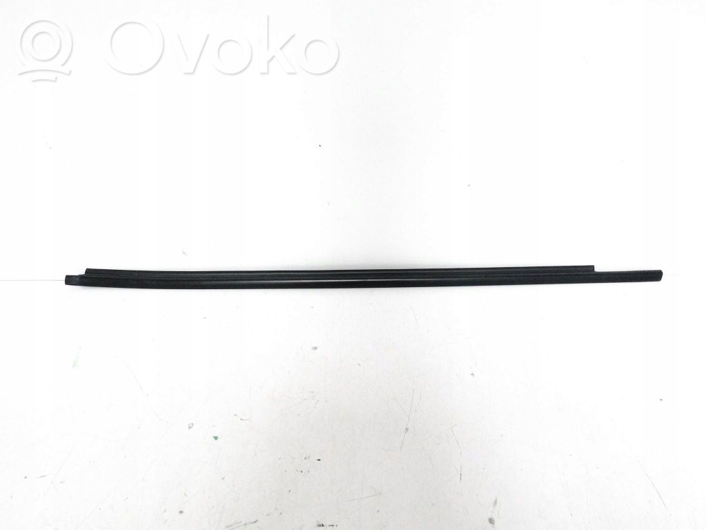 Toyota Yaris XP210 Moldinga Apdare 