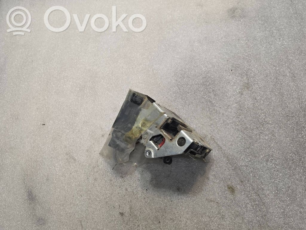 BMW 5 E34 Takaoven lukko 