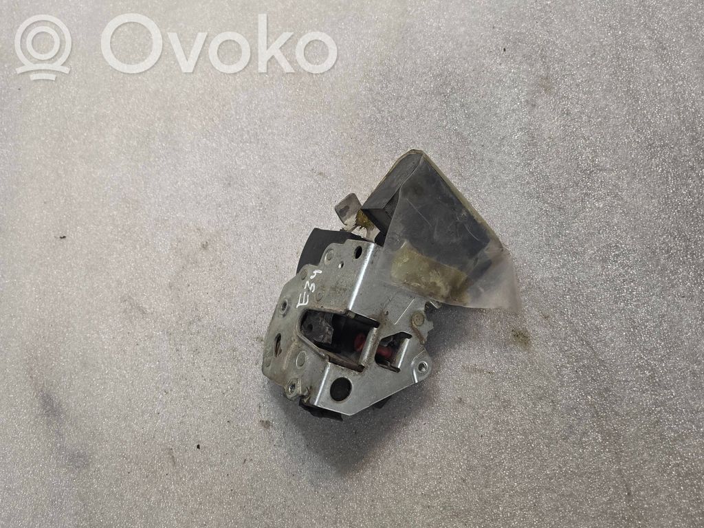 BMW 5 E34 Takaoven lukko 