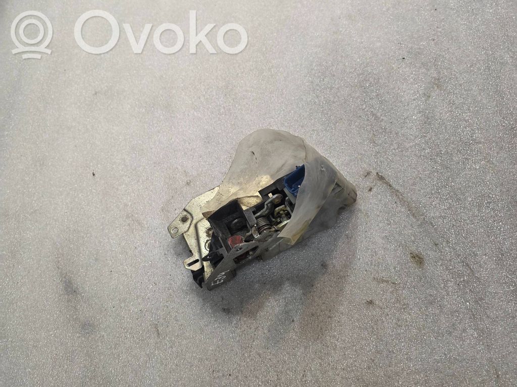 BMW 5 E34 Takaoven lukko 