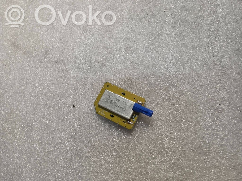 GPS-pystyantenni   8E5919889