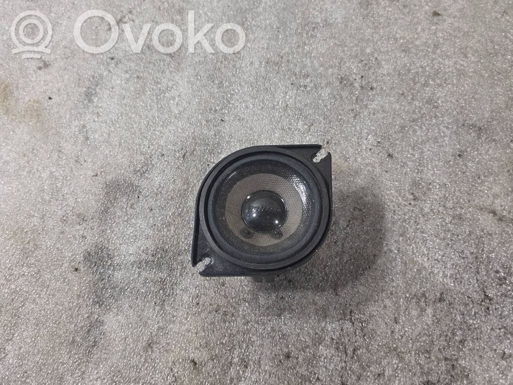 Audi A8 S8 D3 4E Garsiakalbis (-iai) priekinėse duryse 