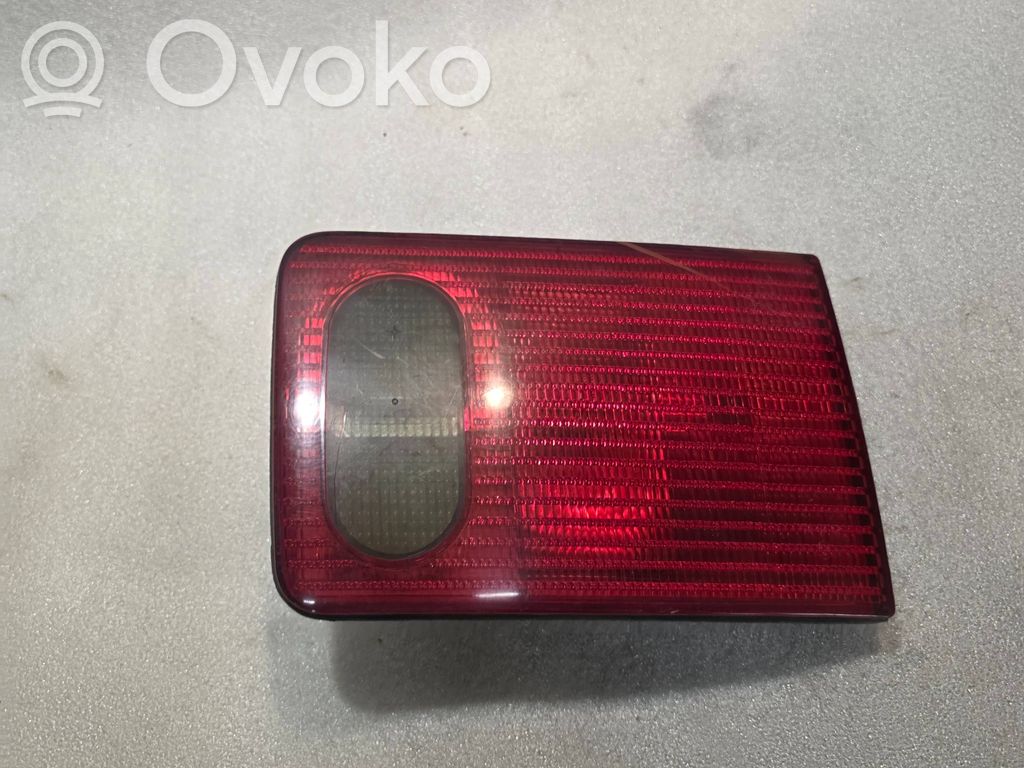 Audi A8 S8 D2 4D Aizmugurējais lukturis pārsegā 