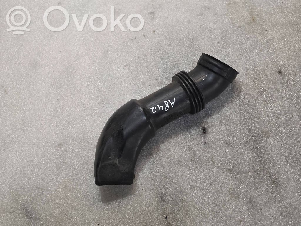 Audi A8 S8 D2 4D Ilmanoton kanavan osa 