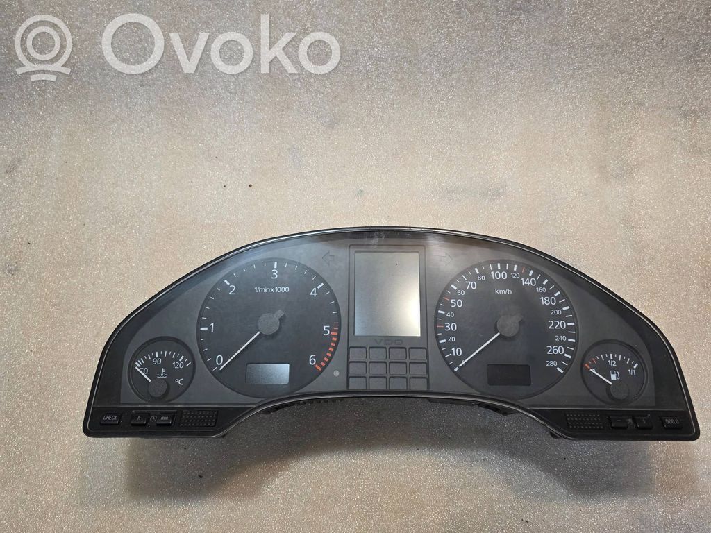 Audi A8 S8 D2 4D Speedometer (instrument cluster) 