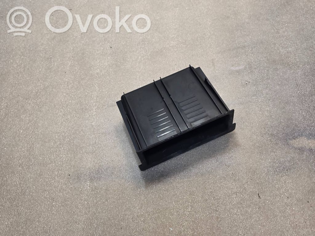 BMW 7 E38 Daiktadėžė 