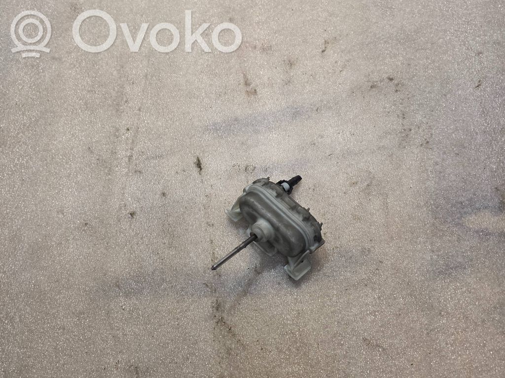 Audi A8 S8 D2 4D Central locking vacuum pump 