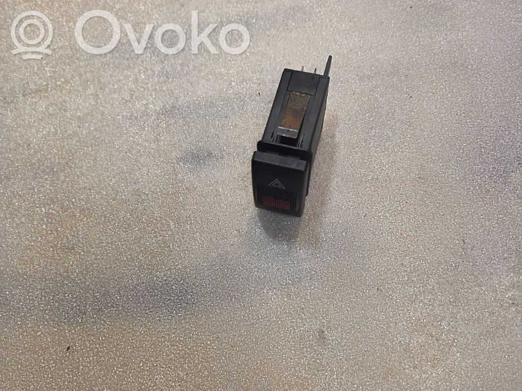Botón interruptor de luz de peligro   SAE0C89,4D0941509A