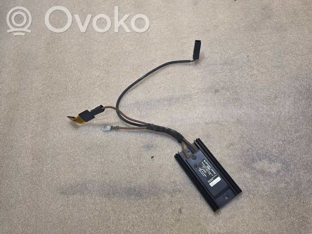 Audi A8 S8 D2 4D Aerial antenna amplifier 
