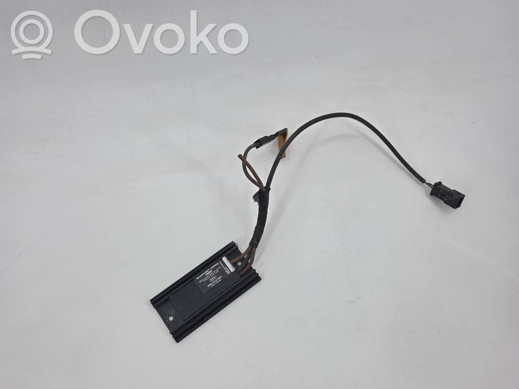Audi A8 S8 D2 4D Aerial antenna amplifier 