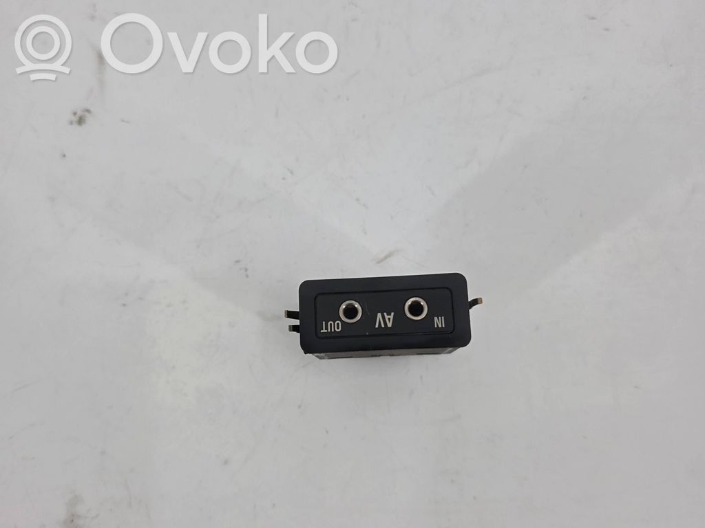 AUX in-socket connector   8368346