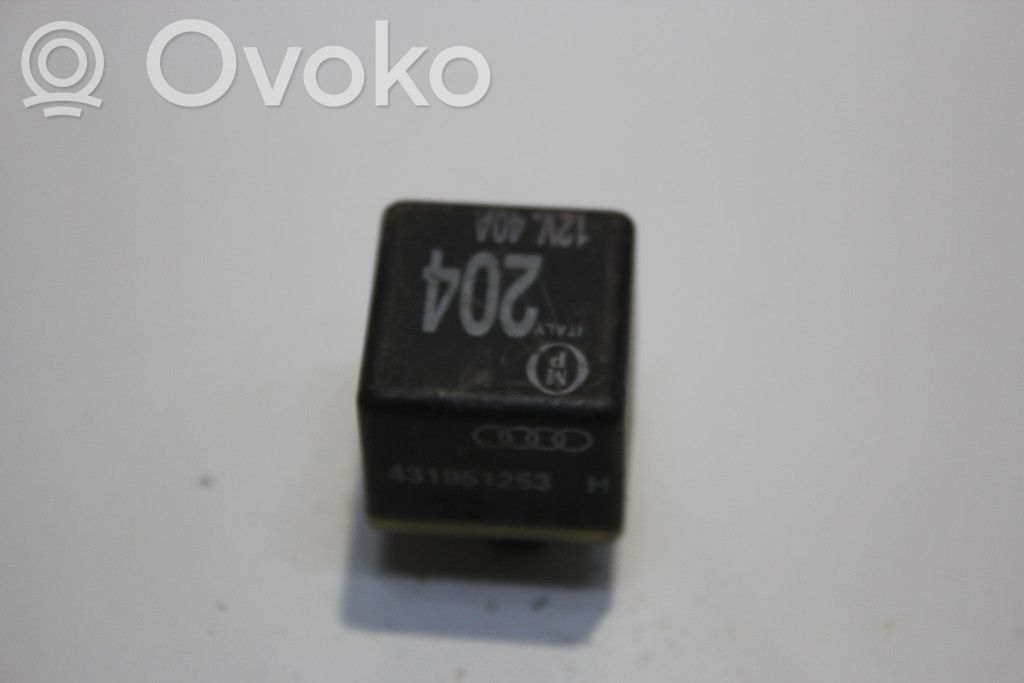 Audi A4 S4 B5 8D Muu rele 