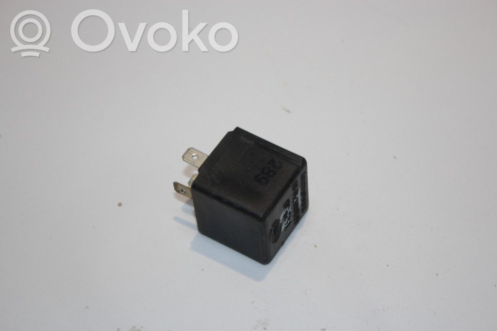 Audi A4 S4 B5 8D Muu rele 
