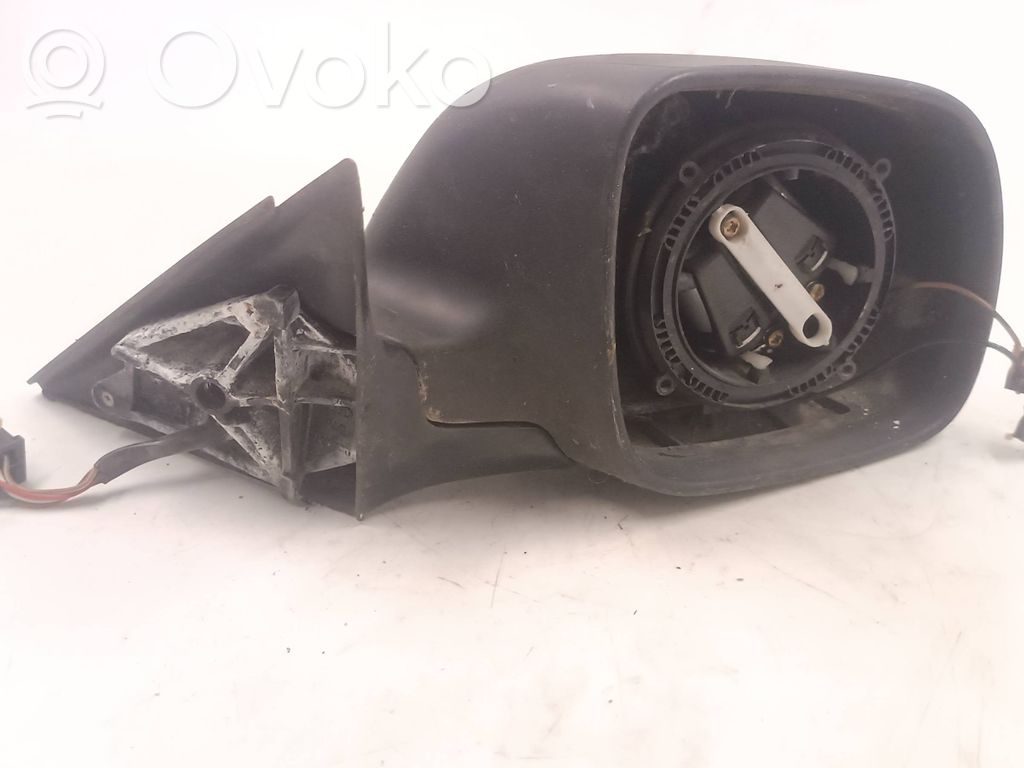 Audi A4 S4 B5 8D Elektryczne lusterko boczne drzwi przednich 