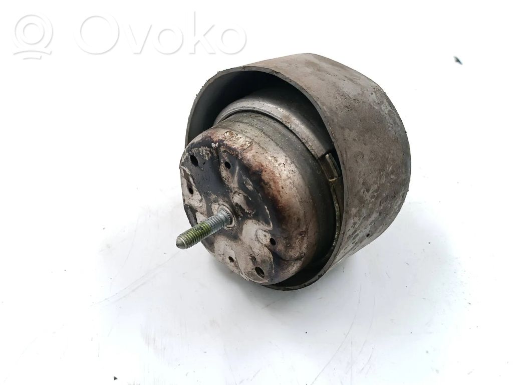 Audi A4 S4 B5 8D Engine mount bracket 