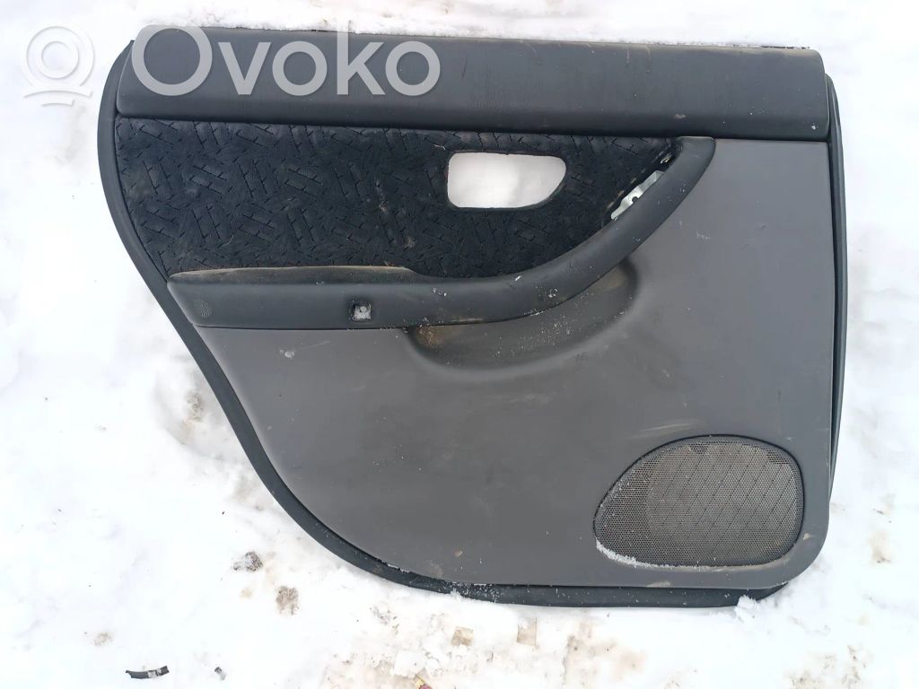 Subaru Legacy Moldura del tarjetero de la puerta trasera 