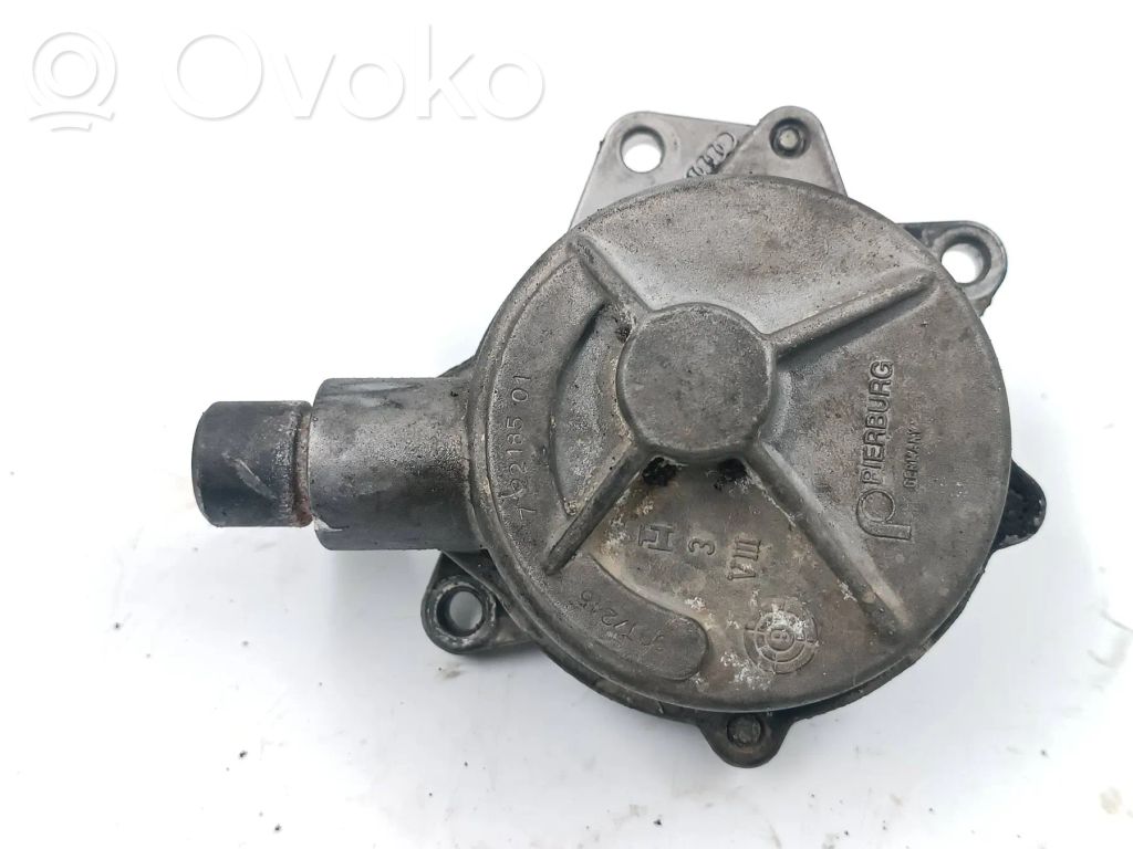 Audi A4 S4 B5 8D Vacuum pump 