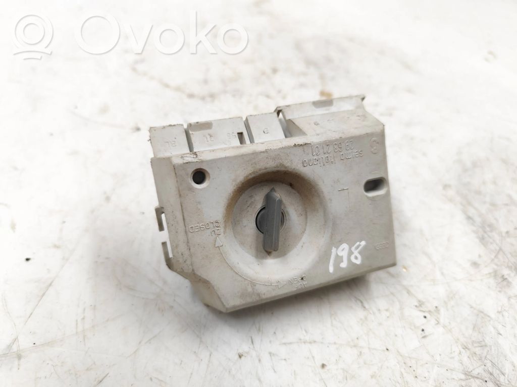 Audi 80 90 B3 Tail light bulb cover holder 