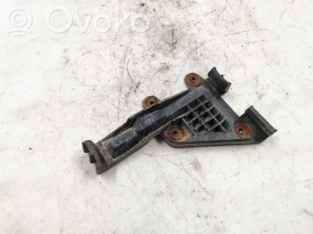 Front bumper mounting bracket   8A0807283