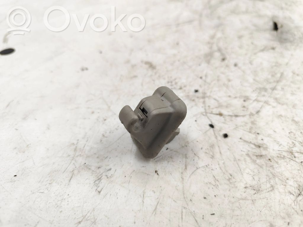 Sun visor clip/hook/bracket   3672